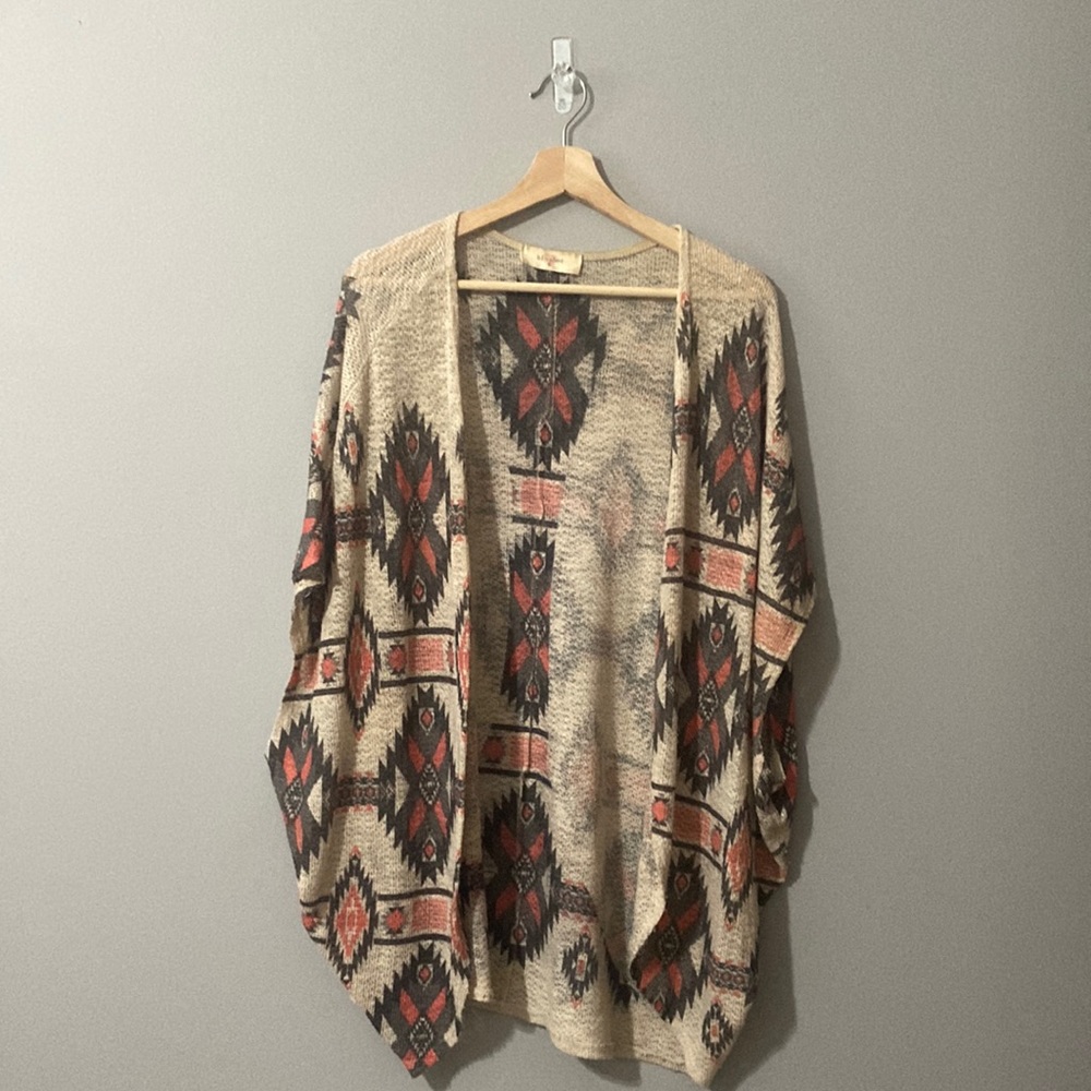 Ruana in a beautiful pattern, beige, gray and coral colors.